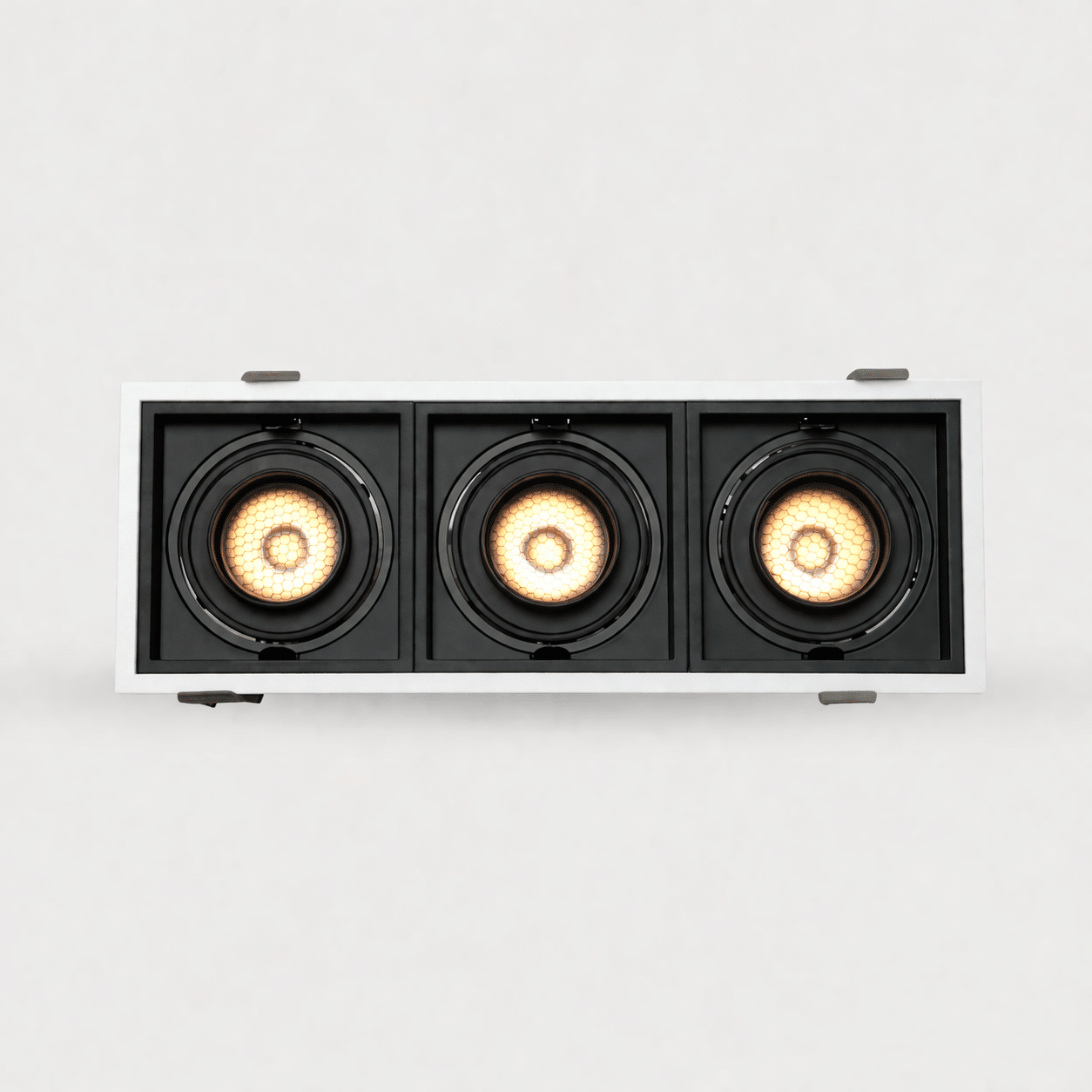 MG-WKD-0387A-3X15W-3000K WHITE+BLACK-IP20